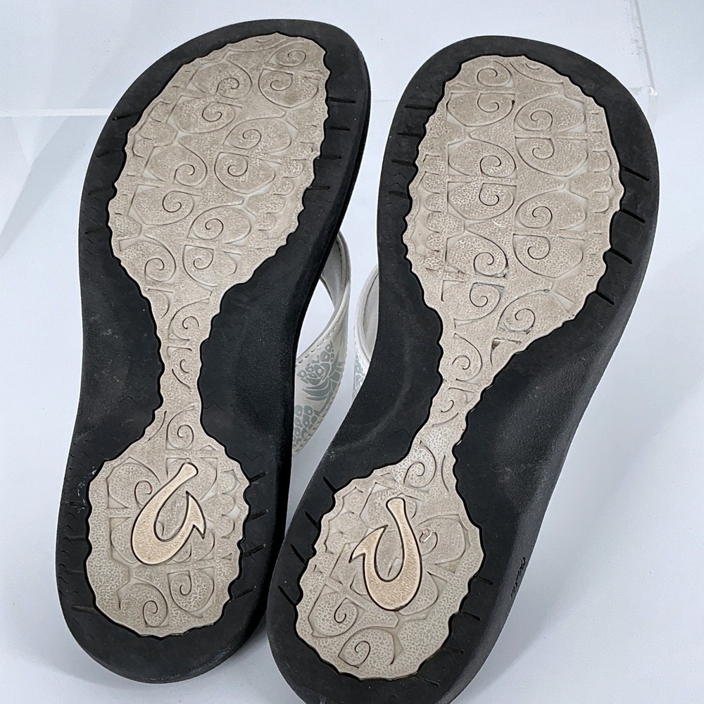 OluKai Ohana Size 7 Flip Flops Sandals White Pineapple Straps Thongs - Picture 10 of 10